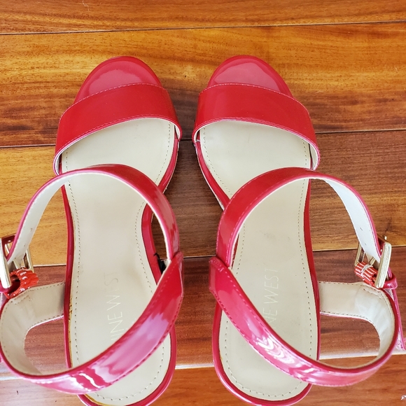 Nine West Red Patent Wedge 5.5 - Picture 2 of 15
